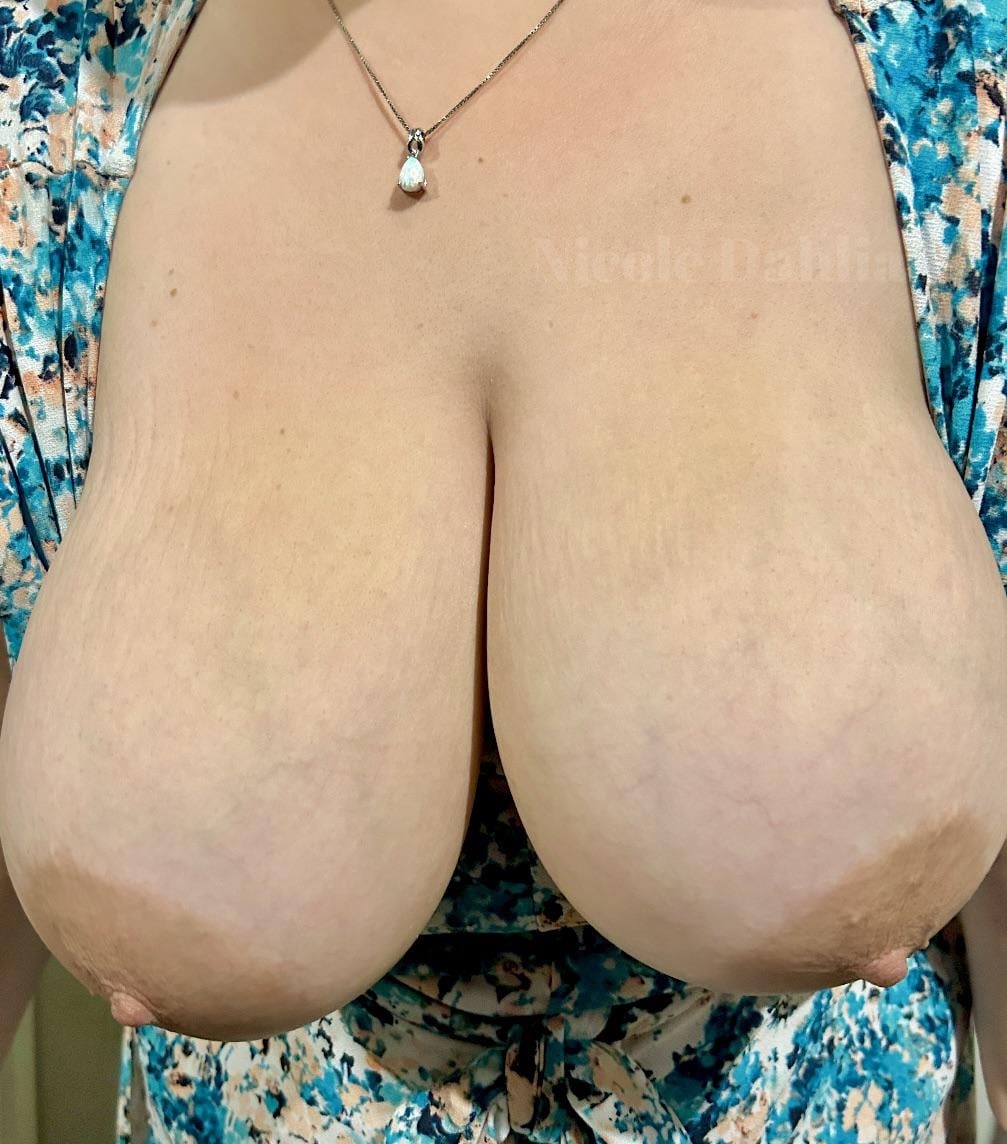 Thicker Mommys milkers love squeezes