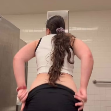 the grocery store is the best place to show you my ass