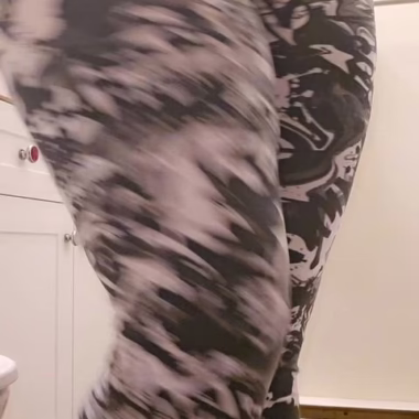 Thick booty clappin Like its going outta style