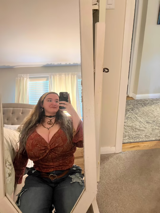 never sat on a man’s lap before for fear of crushing him😭