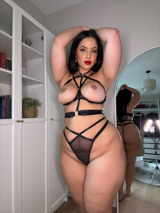 Do curvy moms turn you on?