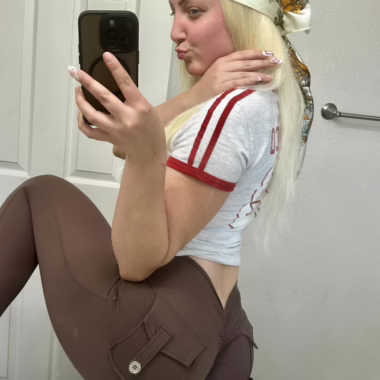 Just a PAWG waiting for a sub 😈