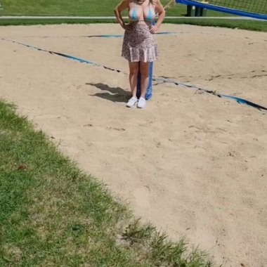 Thicc AF. Good with balls.