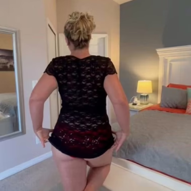 Will this ass brighten up your evening