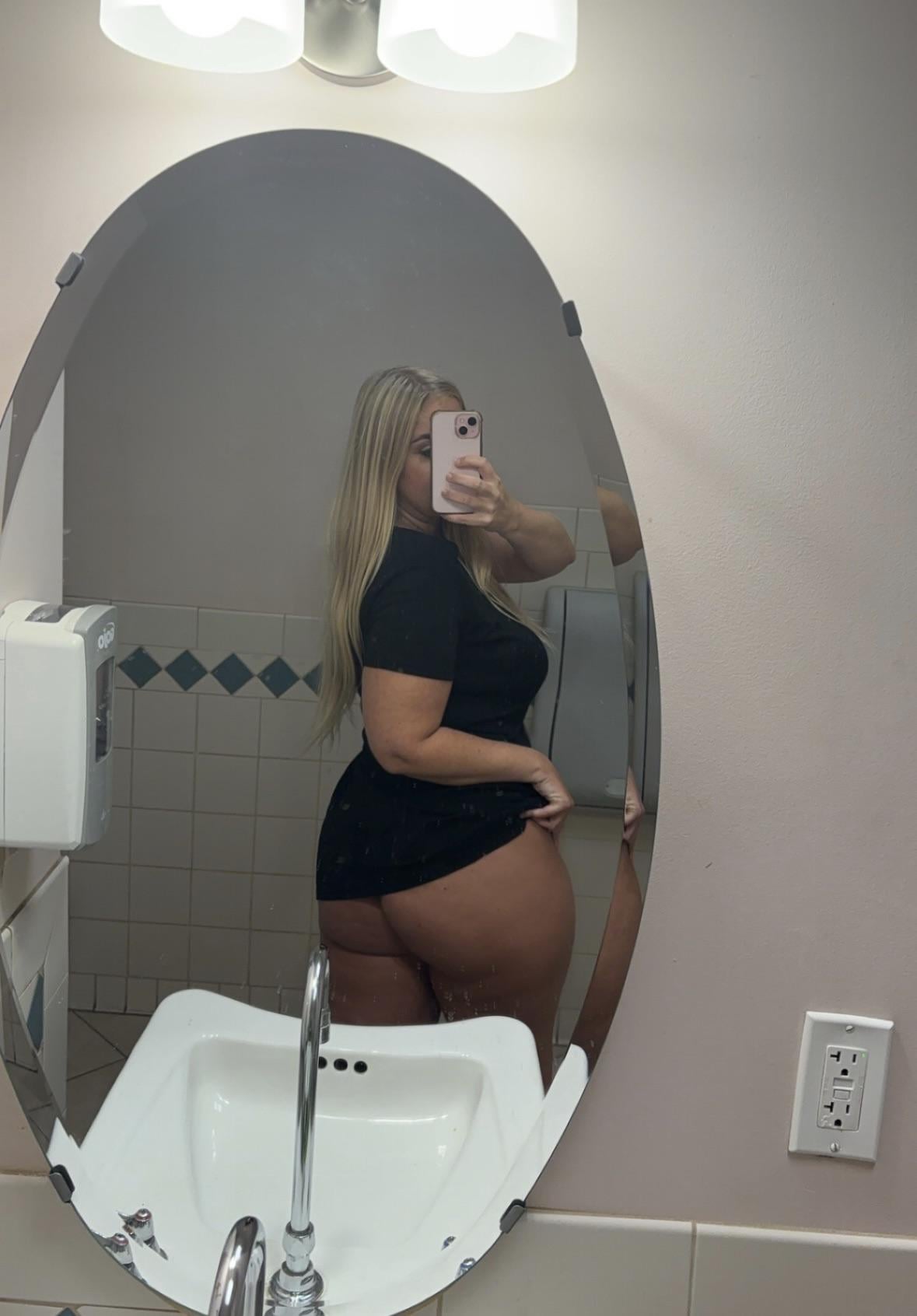 PAWG Bend me over in the store bathroom
