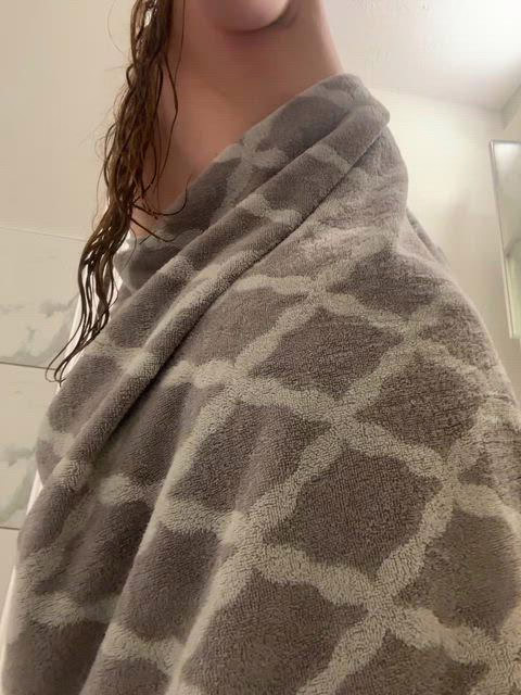 Just getting out of the shower…wanna make this phat ass milf messy again? 💦💦💦