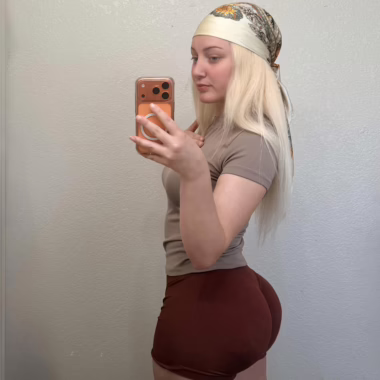 PAWG or just a slim thick white girl lol