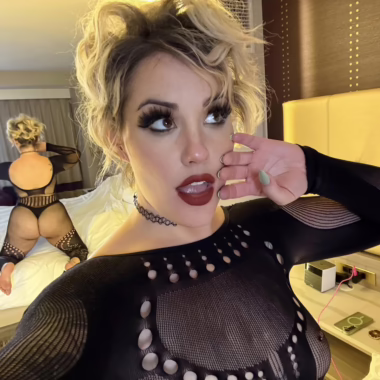 Who has the better view, you or the mirror?