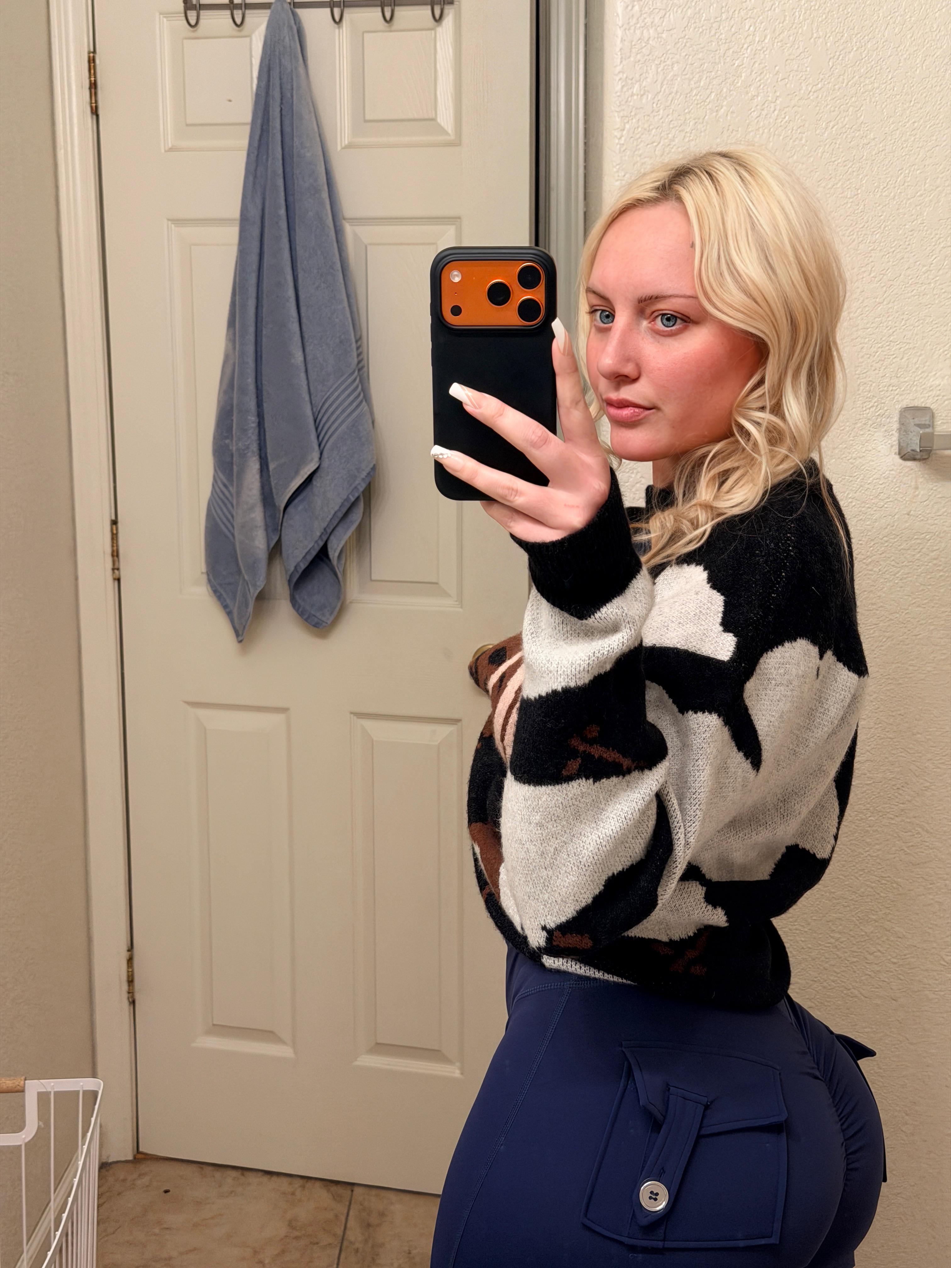 PAWG Just a chill selfie Common Let1174