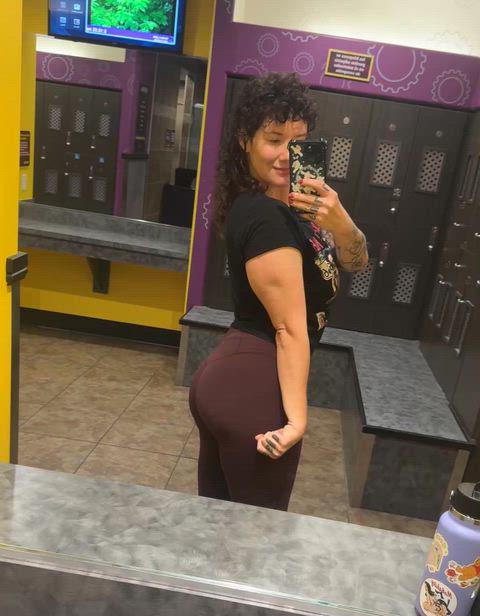 PAWG Take me home so I can squat on