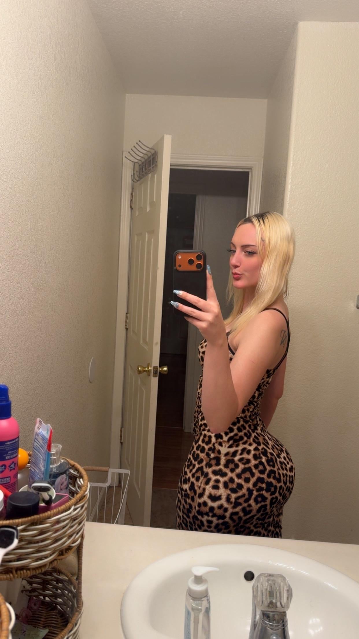 PAWG Grab a slice Common Let1174