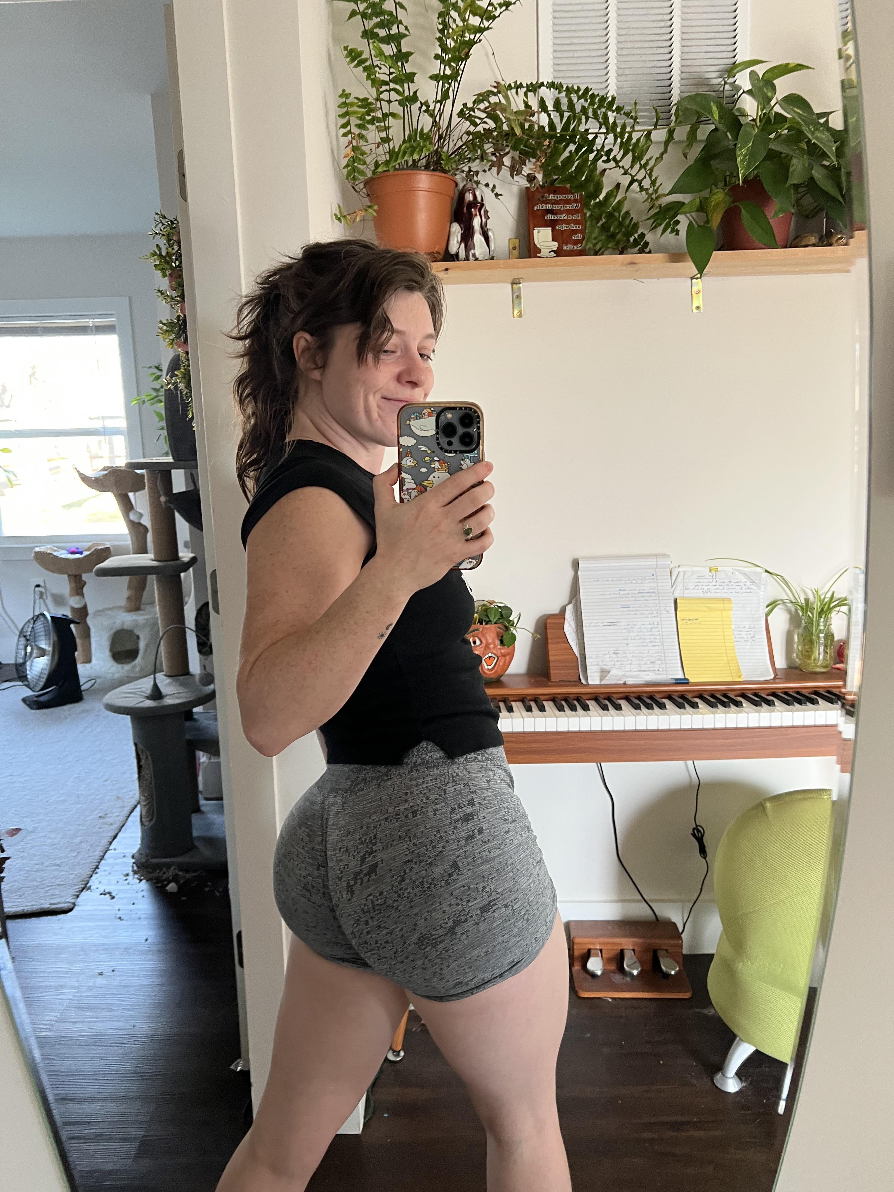 PAWG This leg day was brought by Legolas