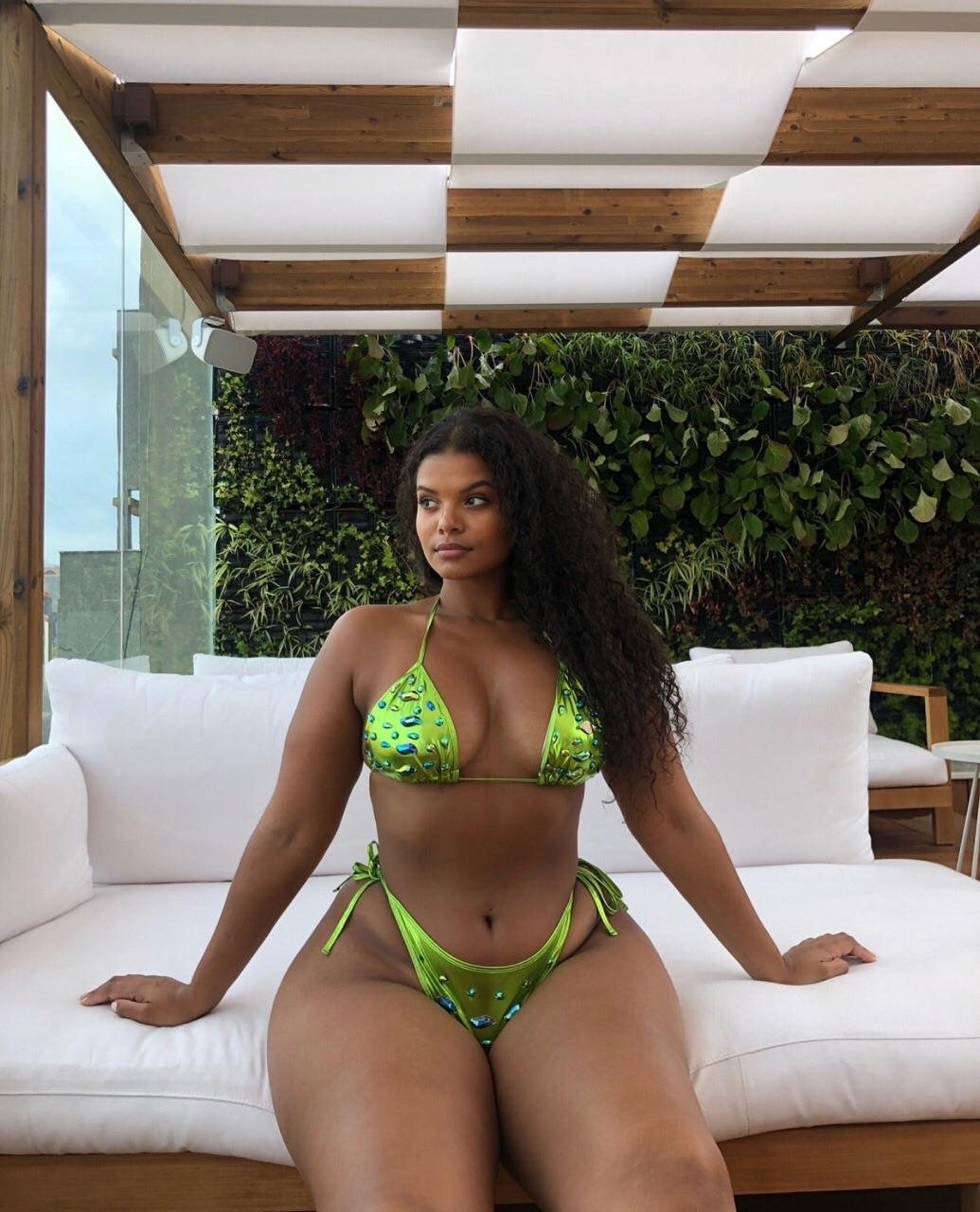 1776305704 707 Thicker Leslie Sidora