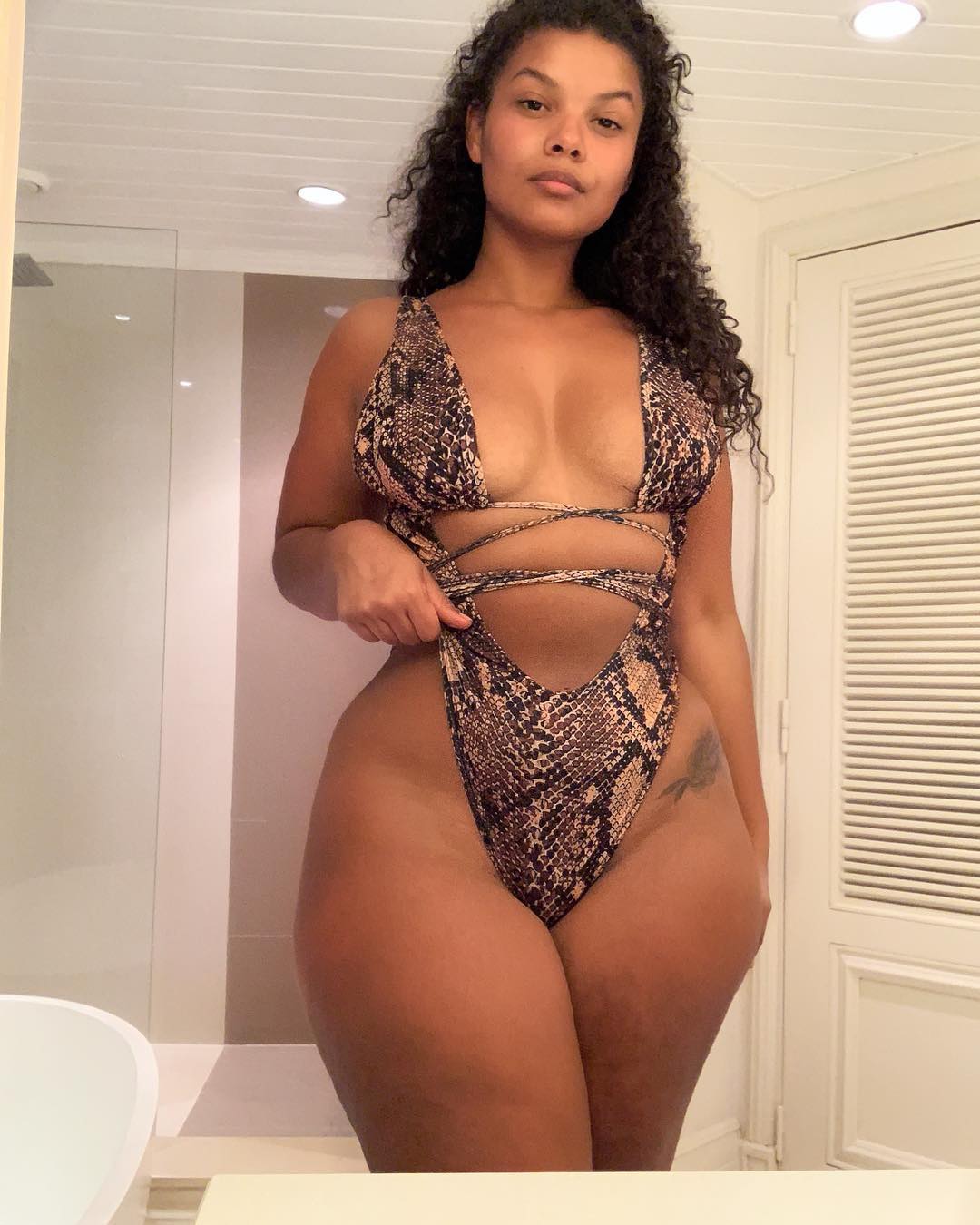 Thicker Leslie sidora