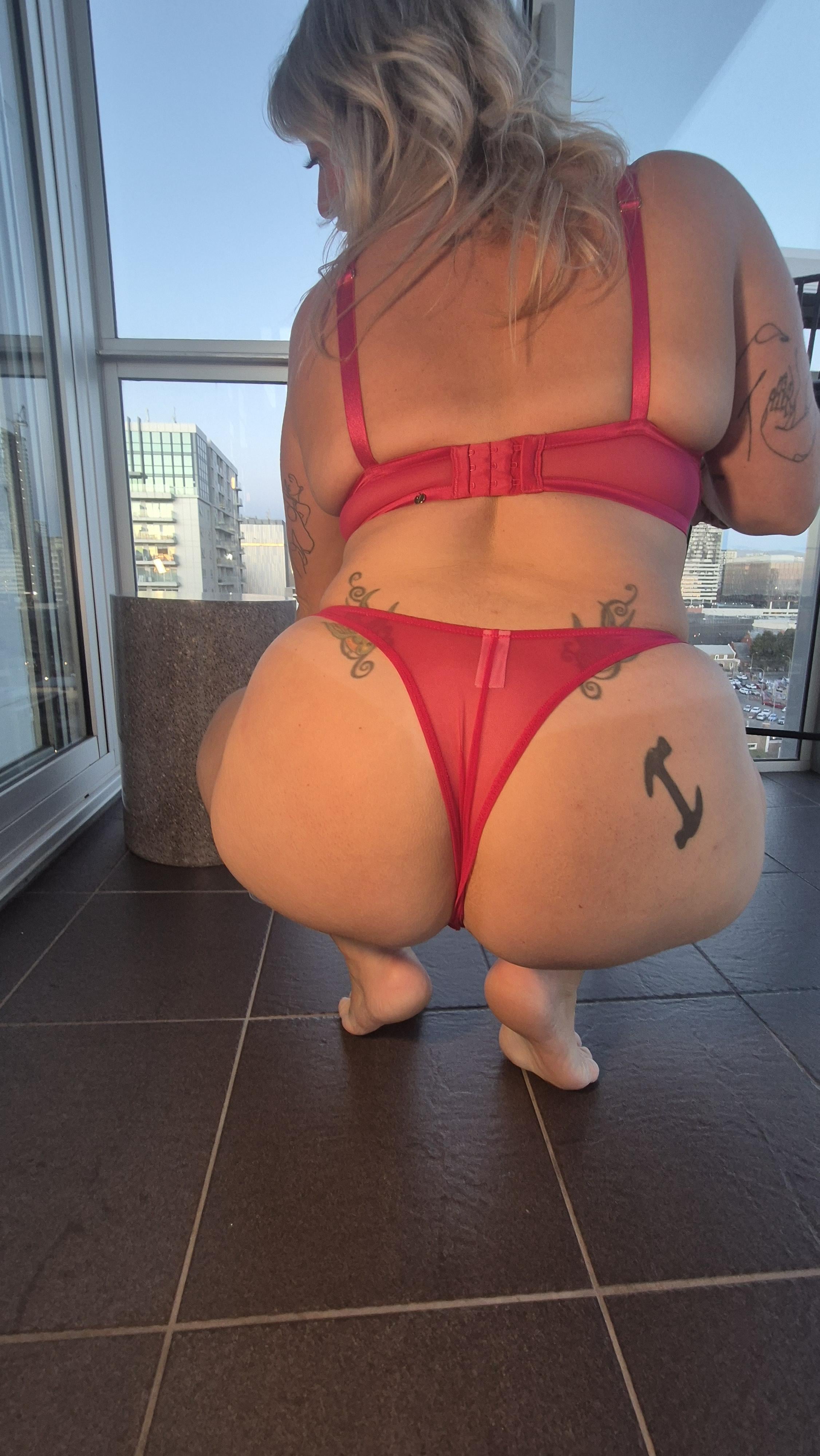 Big booty Aussies for your feed Thick White Girls