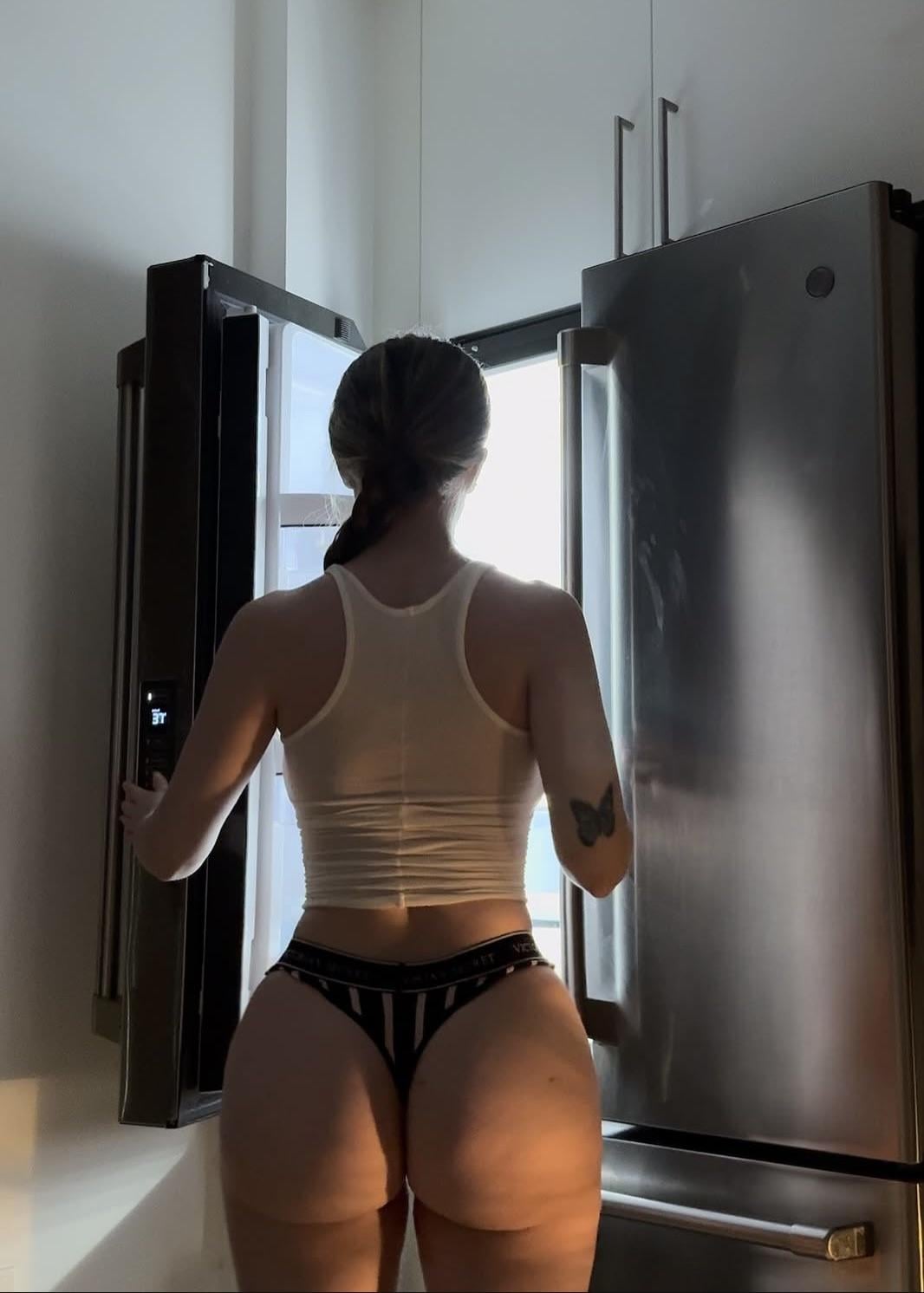 PAWG what do you want to eat