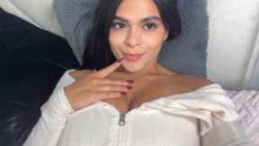 Here to make your day brighter with my natural curves